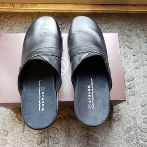 ARAVON Kala black clog/mule 9 AA